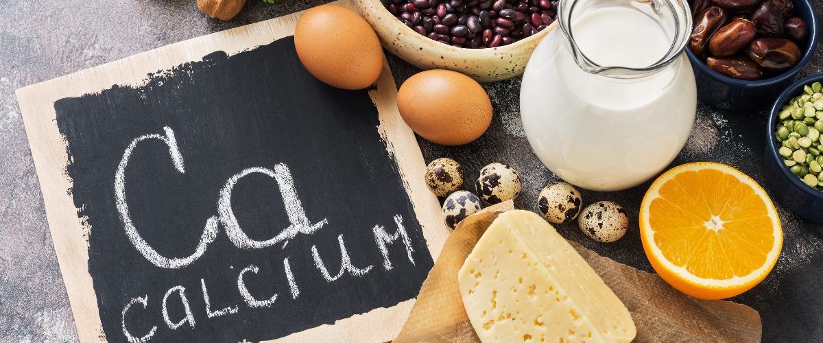 カルシウムが豊富な牛乳やチーズなどの食材