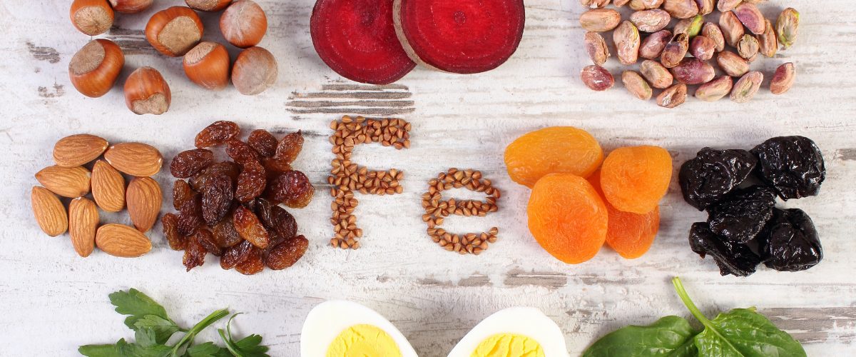 鉄が豊富なナッツ類や葉物野菜