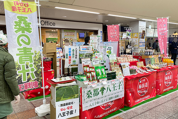 八高線沿線物産展の展示の様子