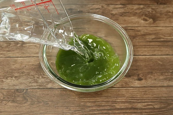 水を加えている様子
