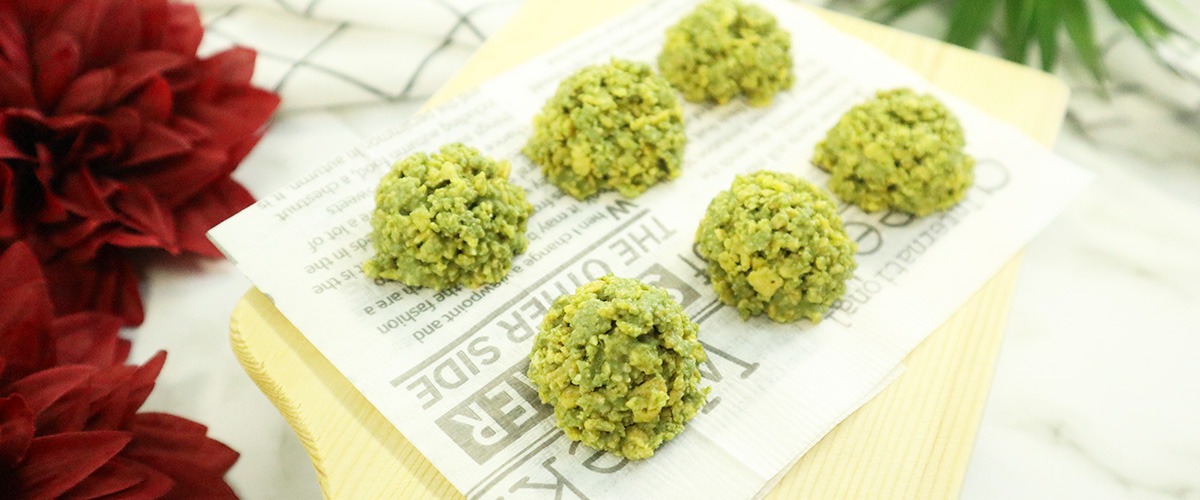 盛り付けた桑チョコクランチ