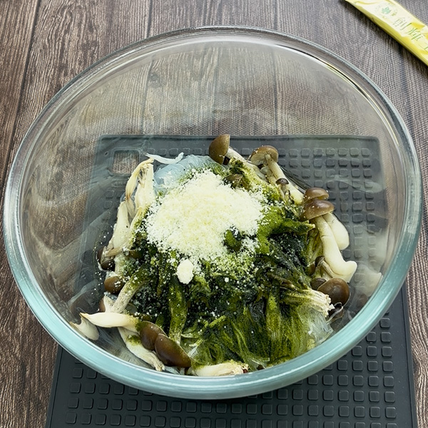 加熱後に桑の青汁などを加えた様子