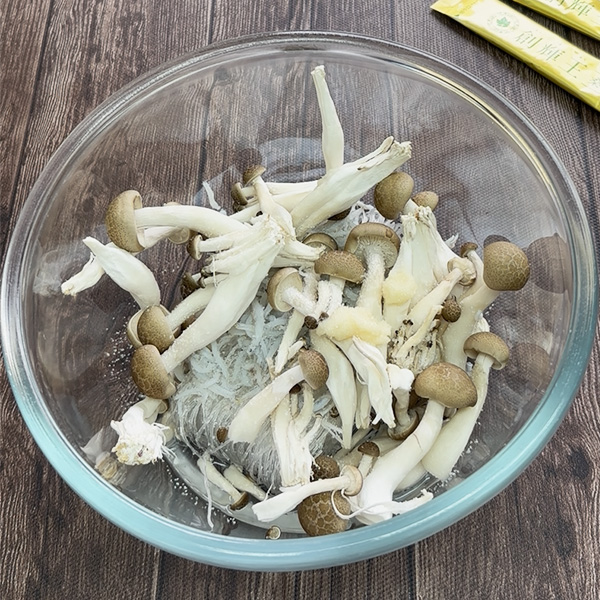 ボウルに材料が入っている様子